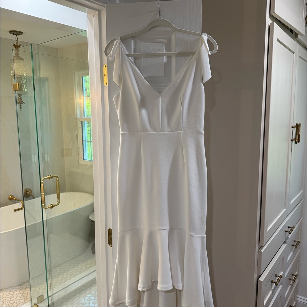 Elegant White Sleeveless Dress